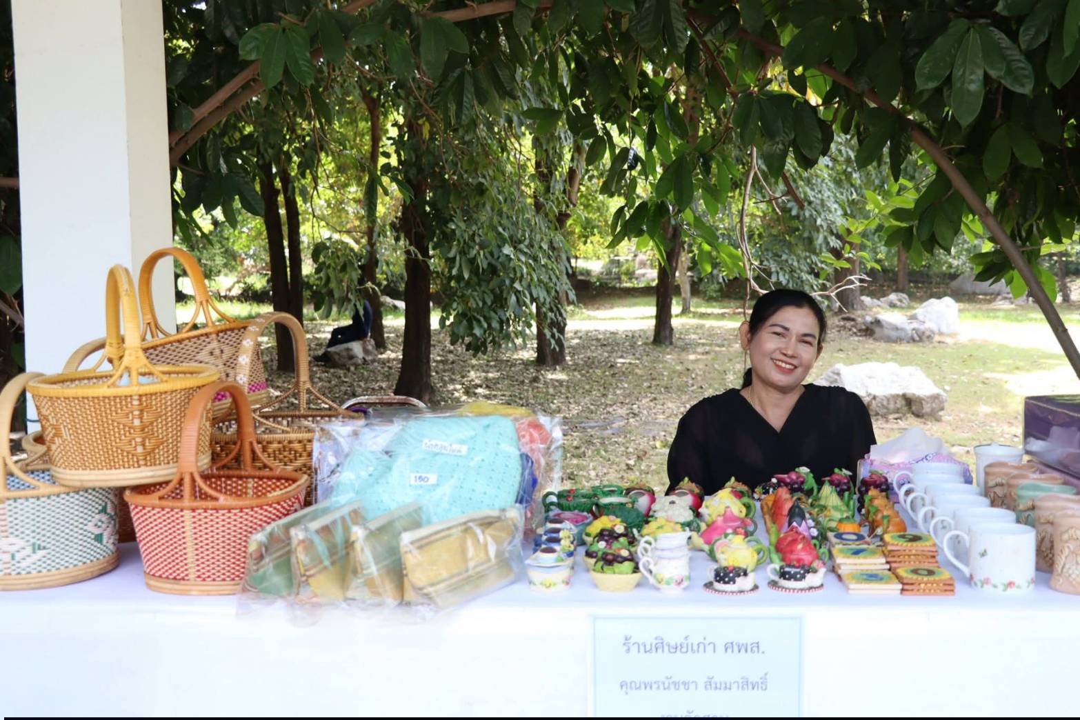 title - เที่ยวอยุธยา อย่าลืมแวะเข้ามาชมงานศิลปหัตถกรรมและงานศิลป์ ที่ ศูนย์ส่งเสริมและพัฒนาพัฒนาอาชีพเสริมนอกภาคการเกษตร (ศูนย์ศิลปาชีพบางไทรฯ (เดิม))